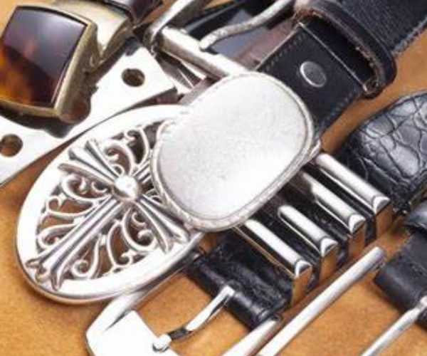 how to put belt buckle on belt