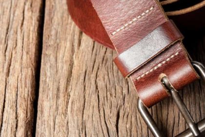 how to put belt buckle on belt